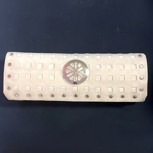 White the kitchen sink clutch